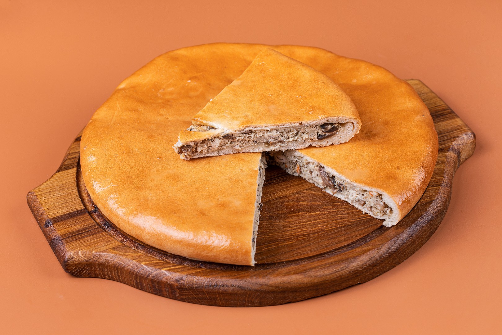 Пирог осетинский с курицей, грибами и сыром Пирог осетинский с курицей, грибами и сыром