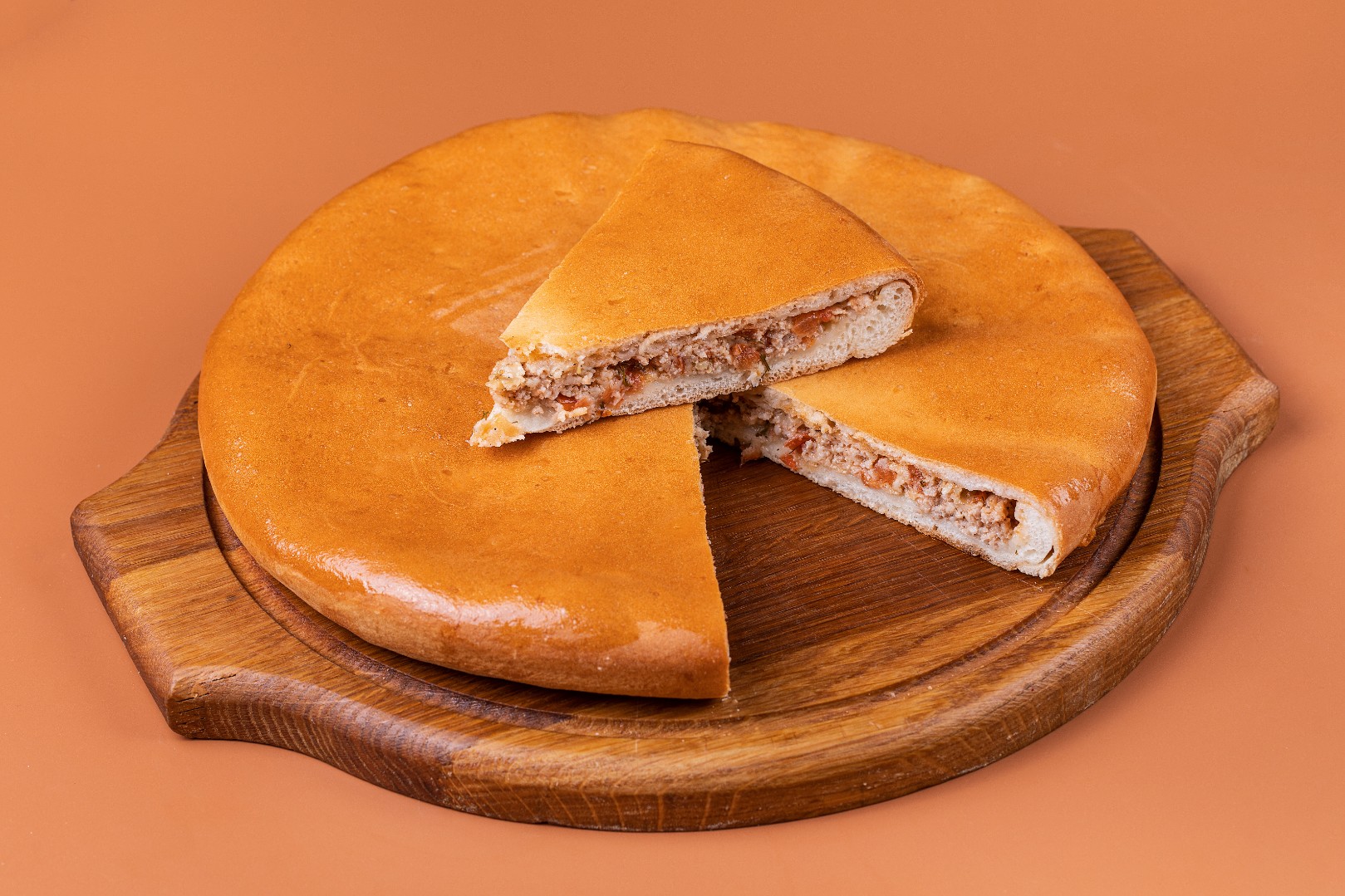 Пирог осетинский с мясом, томатами и сыром Пирог осетинский с мясом, томатами и сыром