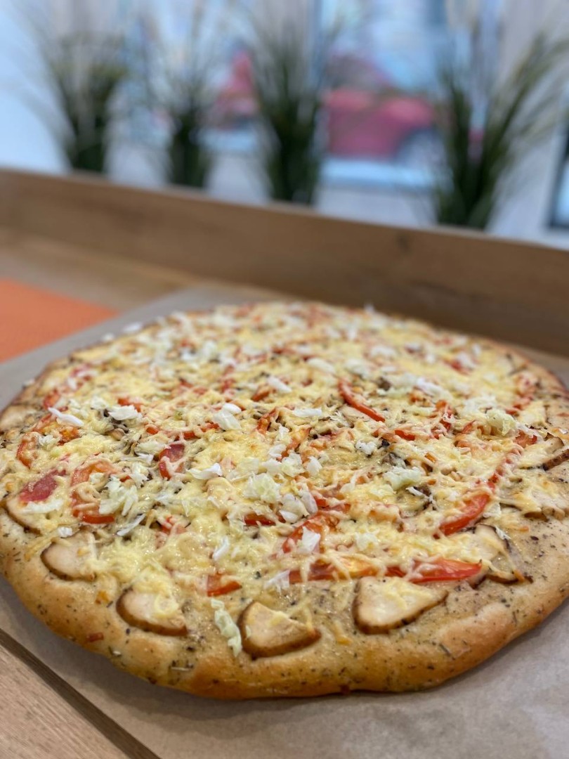 Пицца домашняя с курицей Цезарь Пицца домашняя с курицей Цезарь
