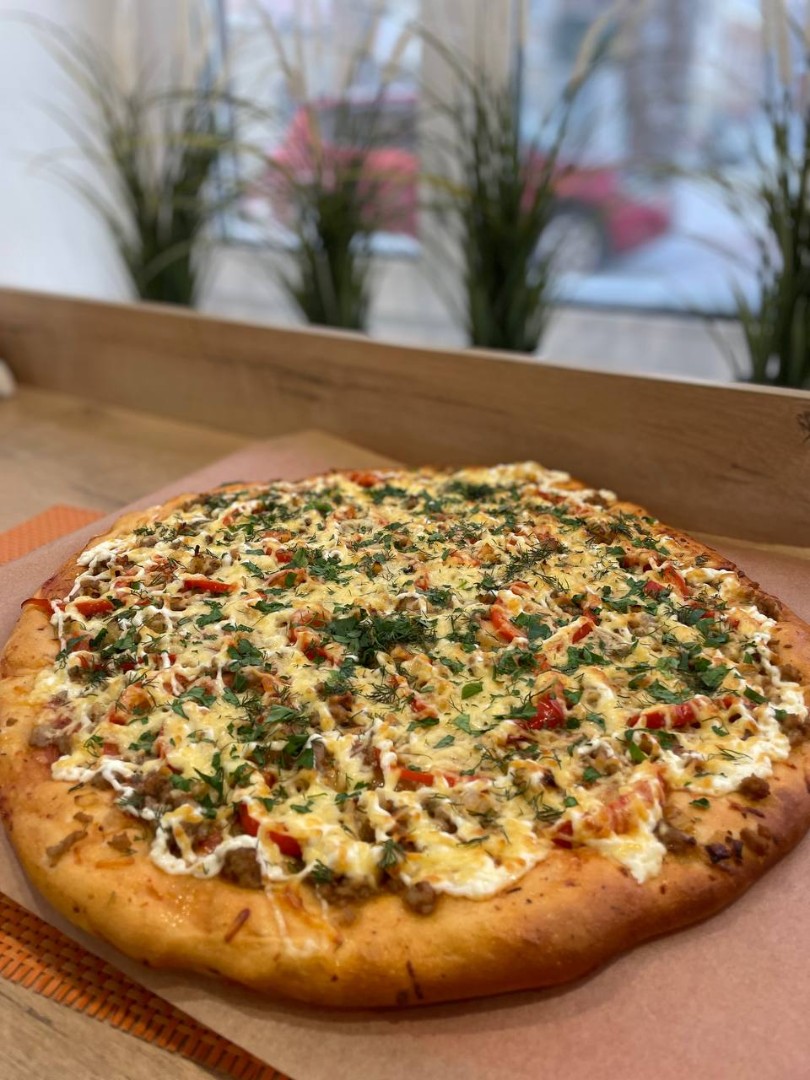 Пицца домашняя с мясом и перцем Пицца домашняя с мясом и перцем